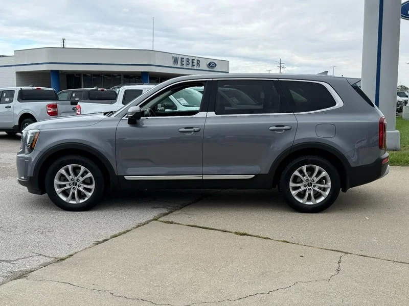 Certified Used 2022 Everlasting Silver Kia LX AWD image 2