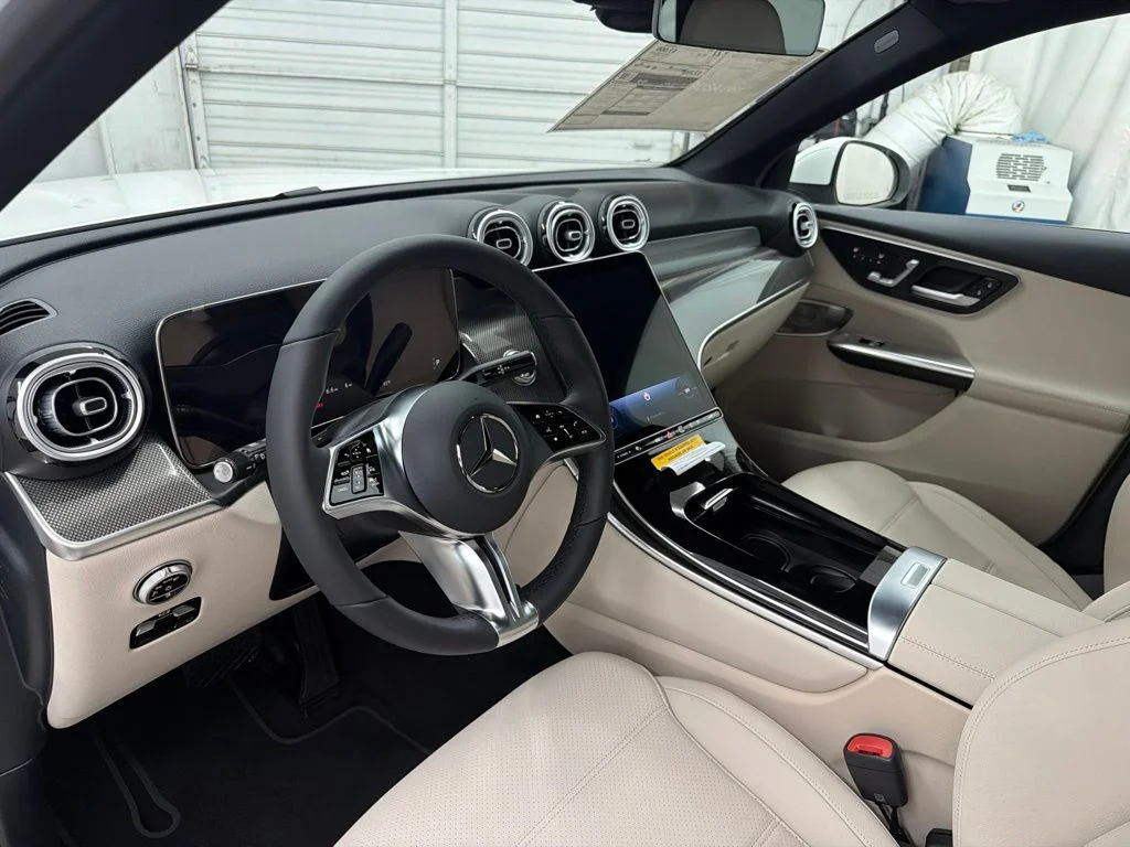New 2027 White Mercedes-Benz GLC 300 image 13