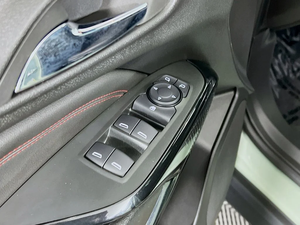 Used 2024 Green Chevrolet 2RS image 32
