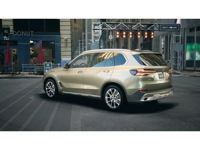 Used 2026 Manhattan Green Metallic BMW xDrive40i image 2