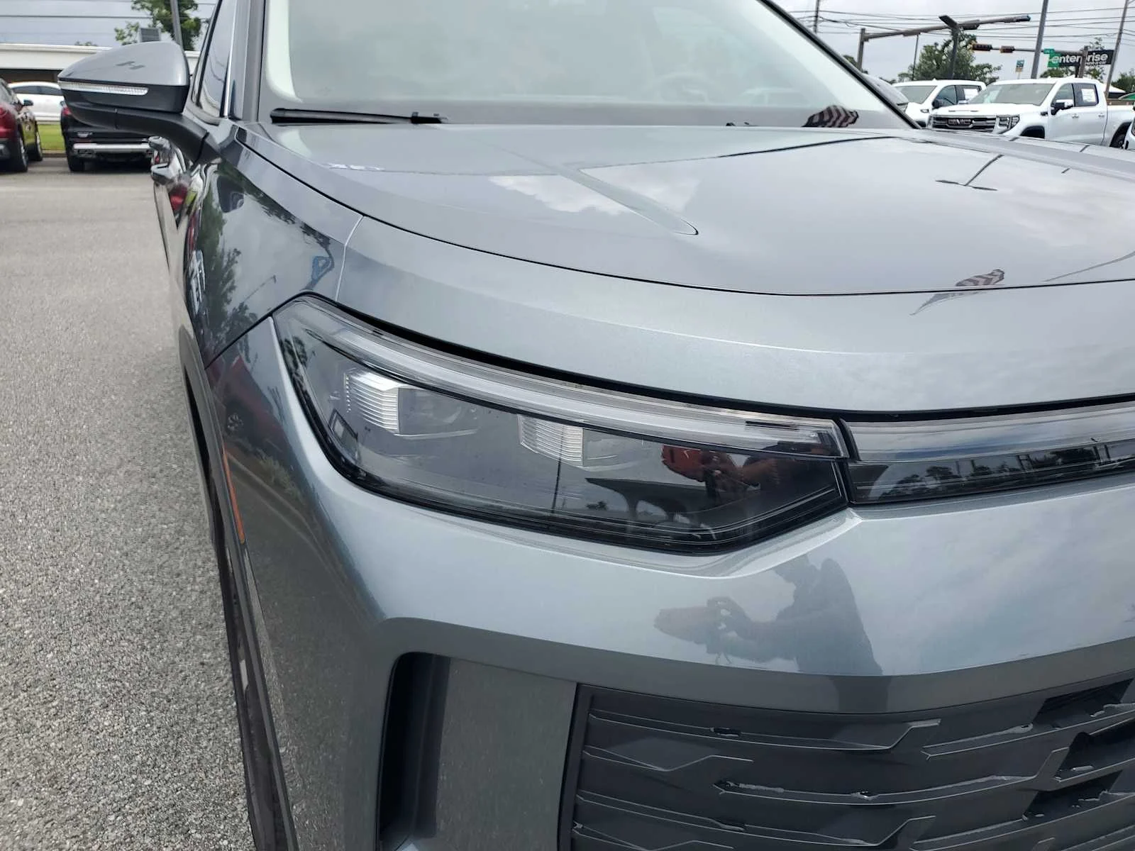 Used 2025 Gray Volkswagen SE image 17