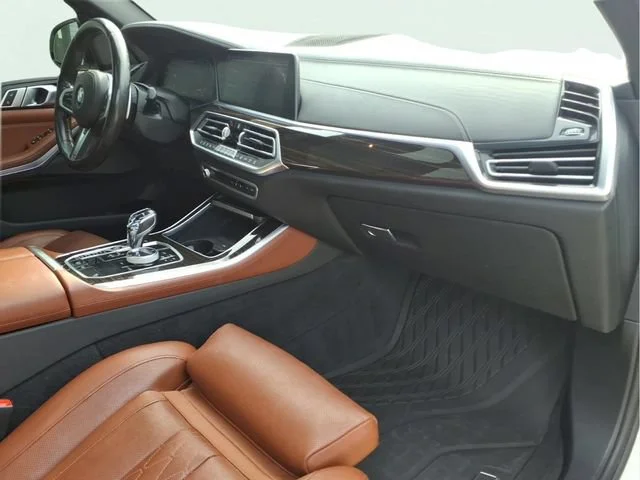 Used 2021 White BMW M50i image 25