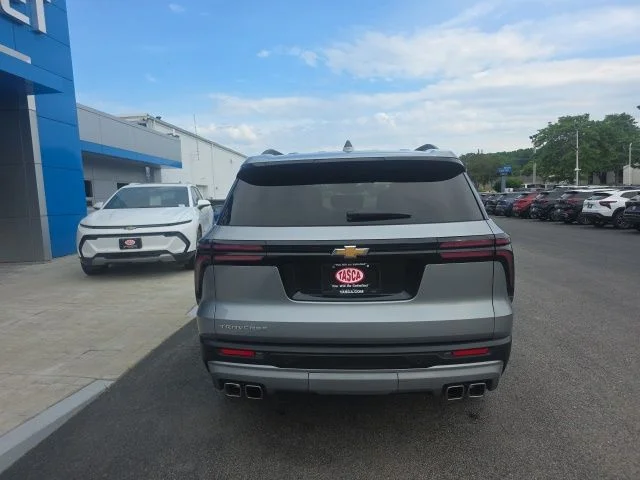 Used 2025 Gray Chevrolet LT image 3