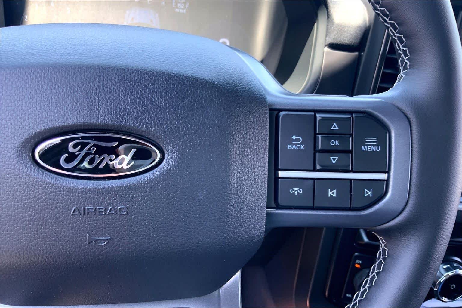 Used 2025 Agate Black Metallic Ford LARIAT image 48