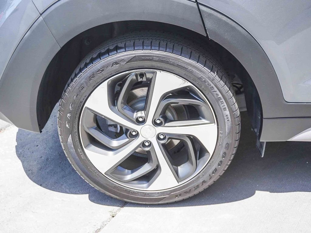 Used 2017 Gray Hyundai Value image 8