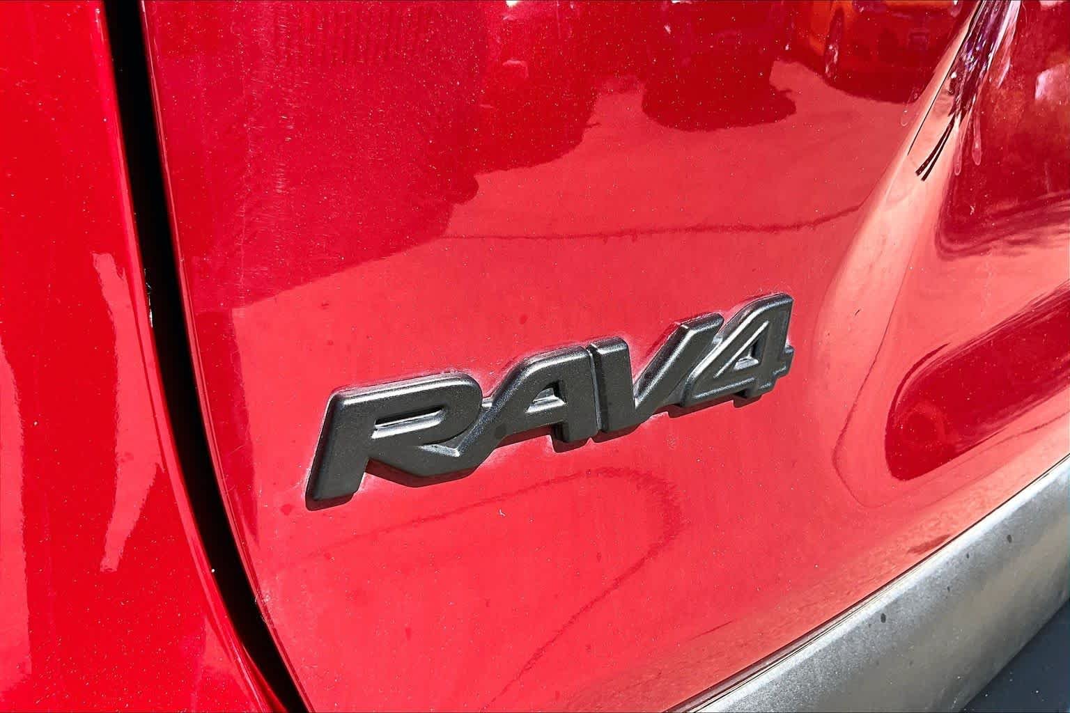 Used 2025 Ruby Flare Pearl Toyota XLE image 29