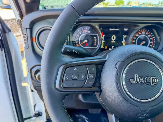 New 2026 Bright White Clear-Coat Exterior Paint Jeep Mojave X image 19