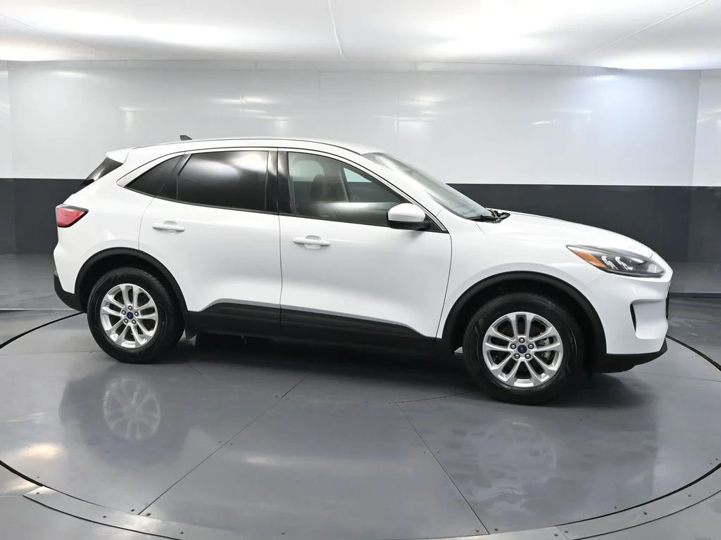 Used 2020 White Ford SE image 4