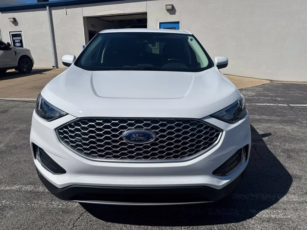 Certified Used 2024 Oxford White Ford SEL image 9