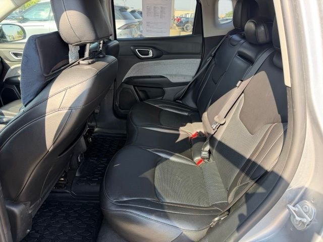 Used 2022 Silver Jeep Latitude Lux image 17