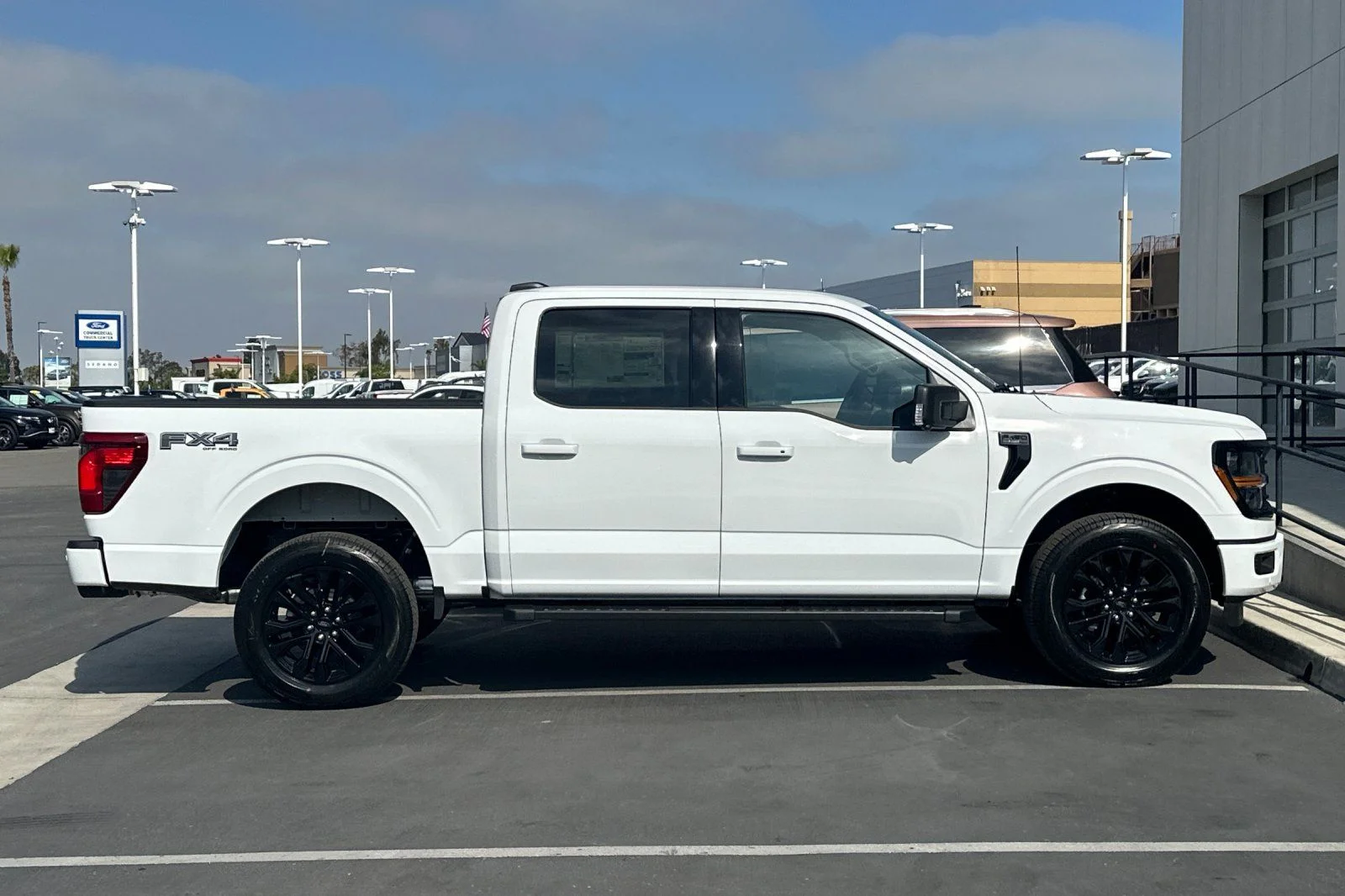 New 2026 Oxford White Ford XLT image 2
