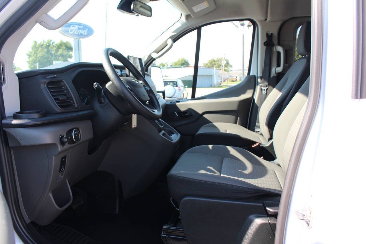 Used 2024 Oxford White Ford 350 XLT 3dr LWB Low Roof Passenger Van image 14