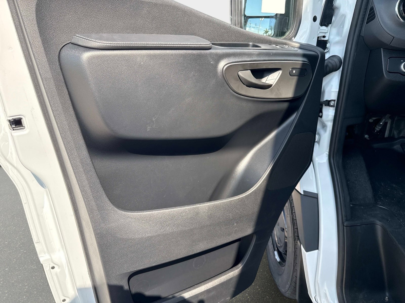 New 2026 Arctic White Sprinter Crew 144 WB image 13