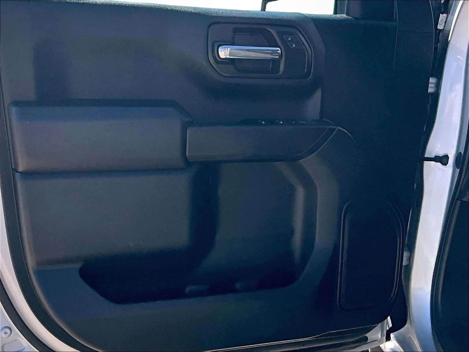 Used 2021 Silver Chevrolet Custom image 25