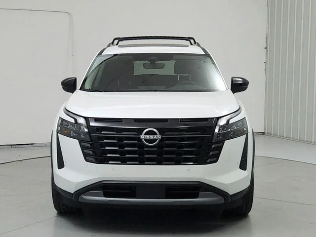 New 2026 White Nissan SL image 2