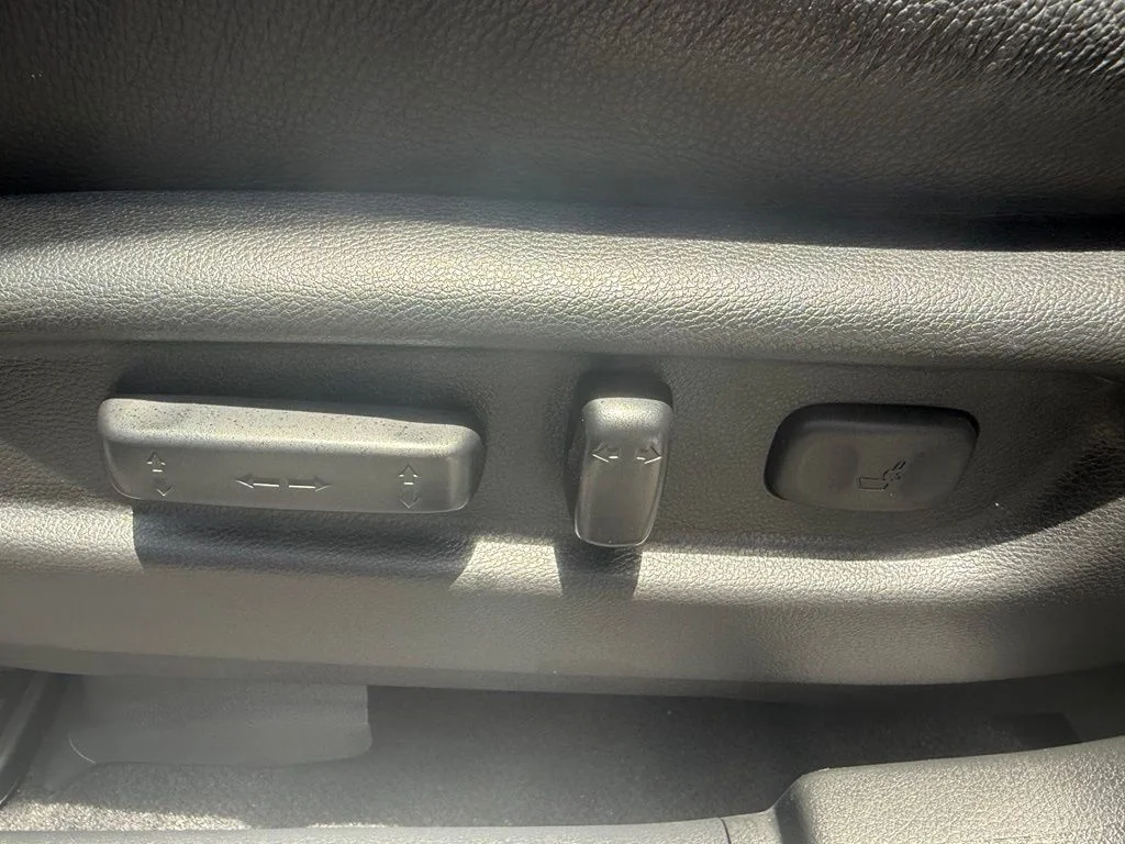 Certified Used 2023 Lunar Silver Metallic Honda TrailSport image 8