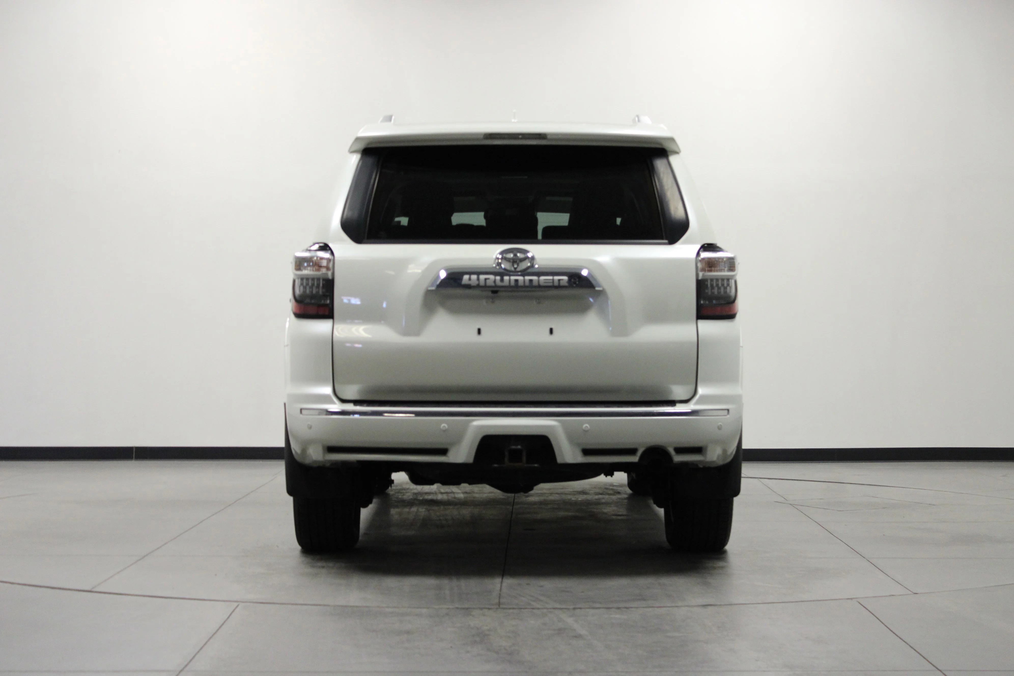 Used 2023 Blizzard Pearl Toyota Limited image 5