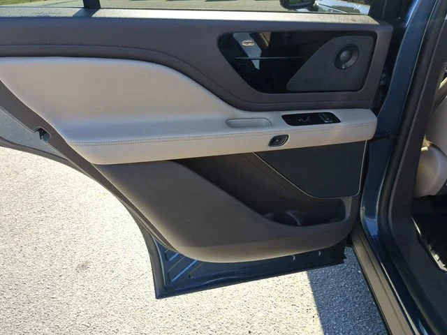 Used 2020 Blue Lincoln Reserve image 29