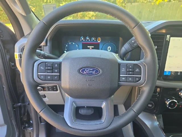 New 2026 Carbonized Gray Metallic Ford XLT image 15