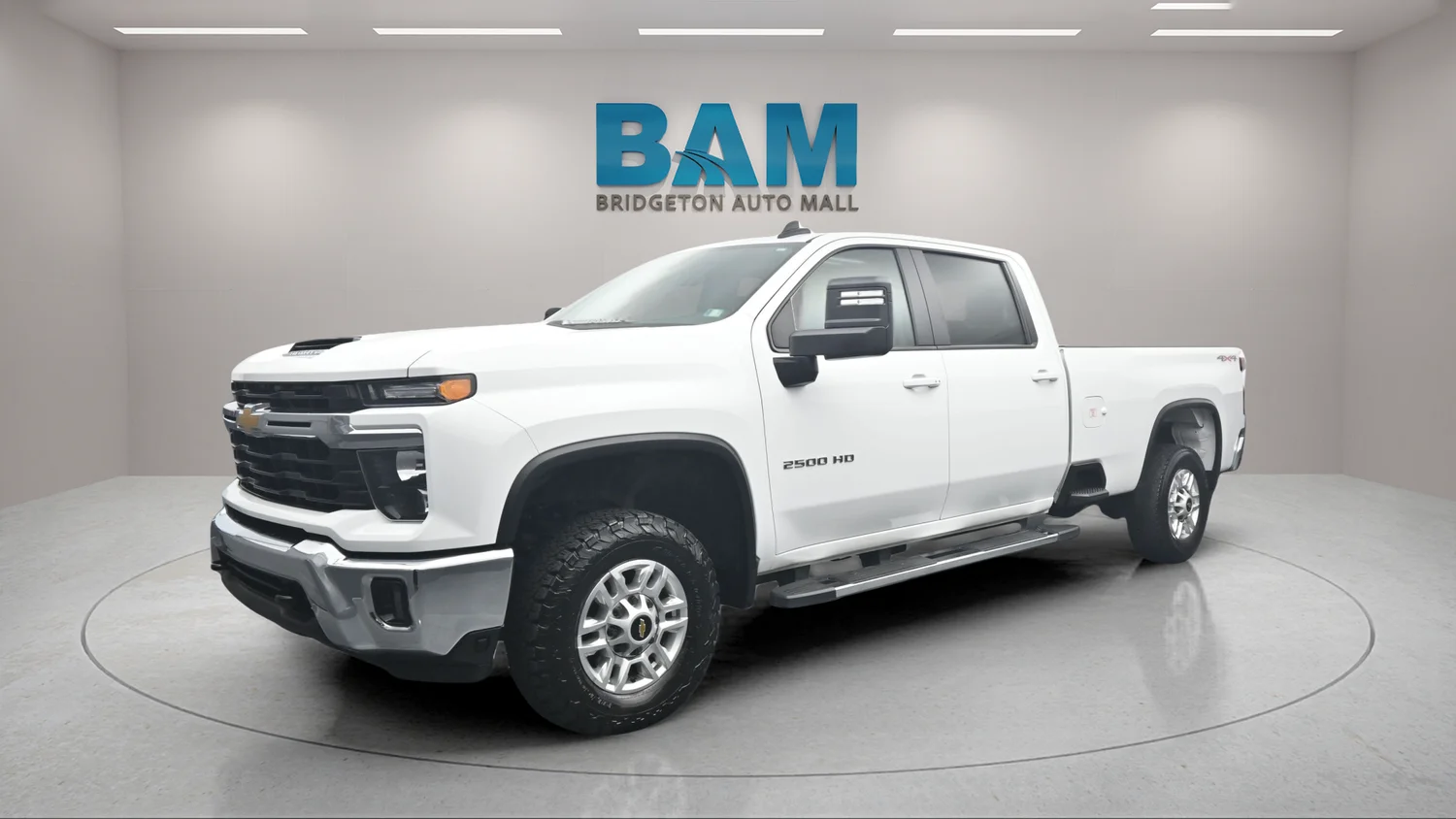 Used 2025 White Chevrolet LT image 3