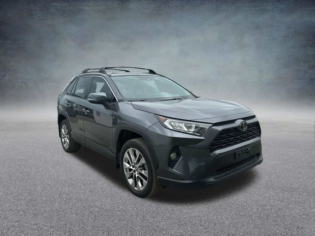 Used 2021 Gray Toyota XLE Premium image 9