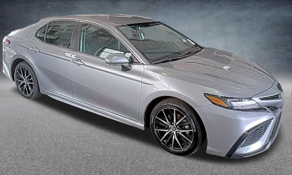 Used 2023 Silver Toyota SE image 3