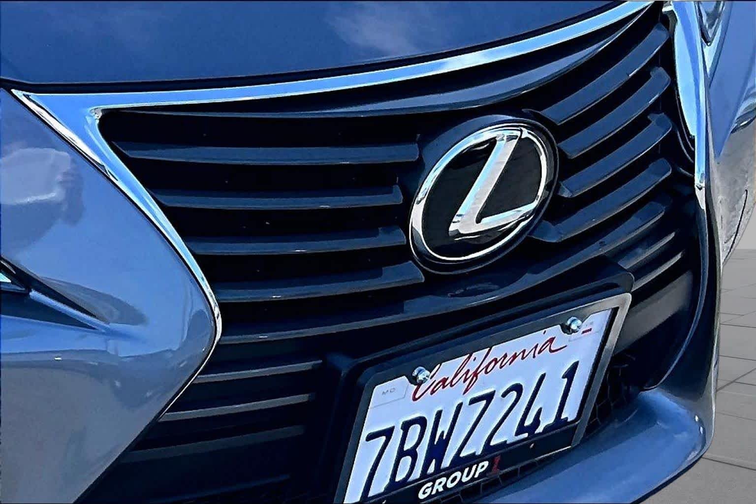 Used 2014 Nebula Gray Pearl Lexus  image 27