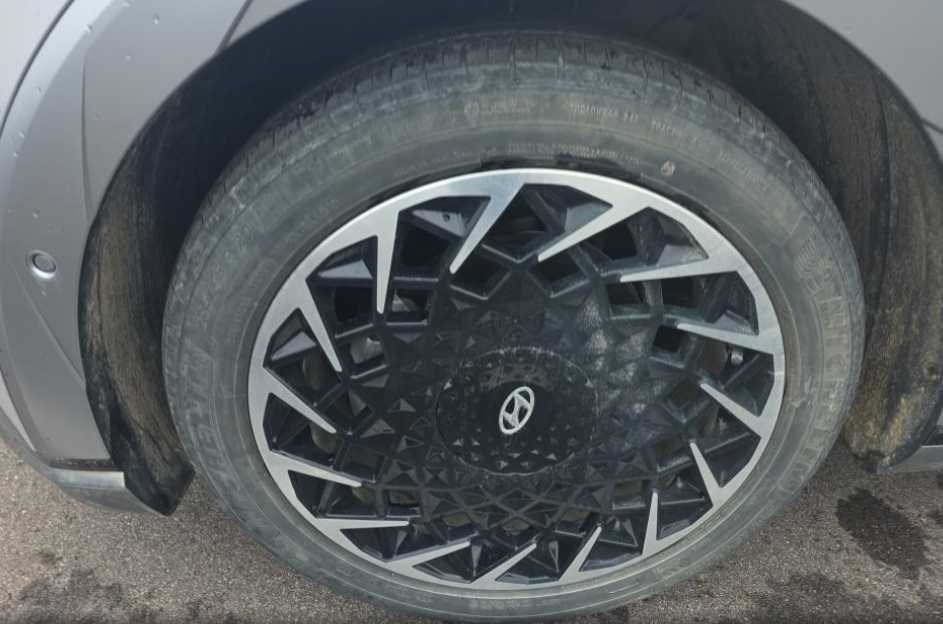 Certified Used 2023 Cyber Gray Hyundai Limited image 8
