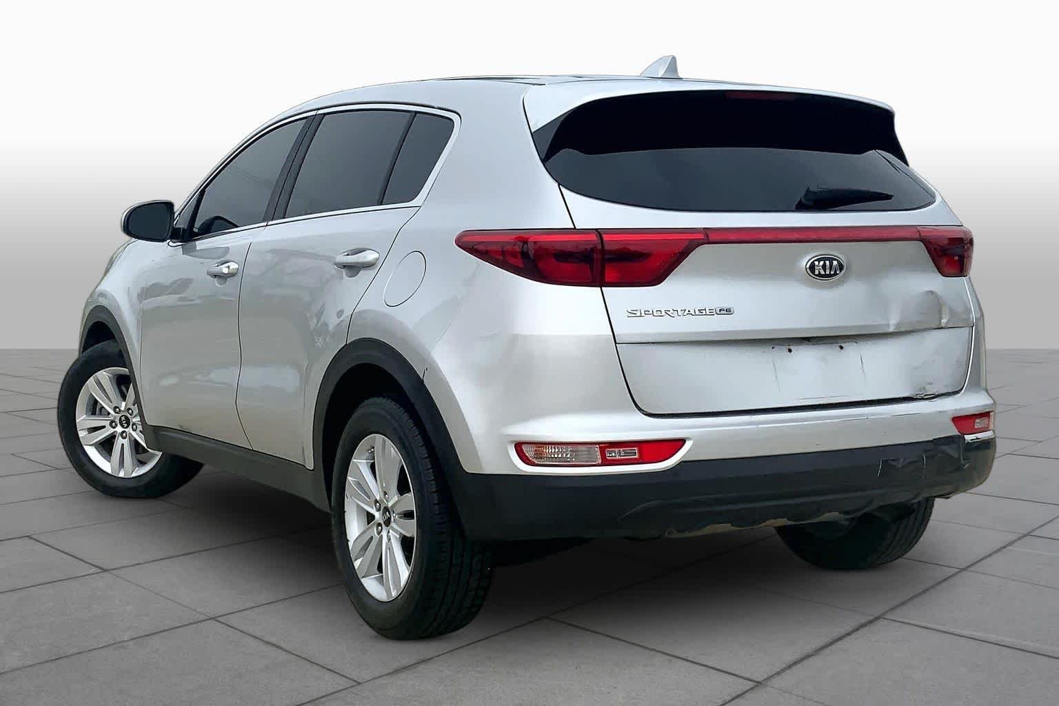 Used 2018 Sparkling Silver Kia LX image 12