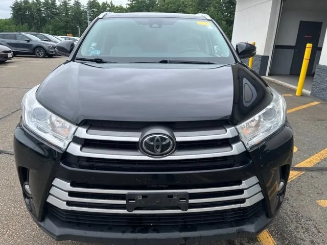 Used 2019 Midnight Black Metallic Toyota XLE image 8