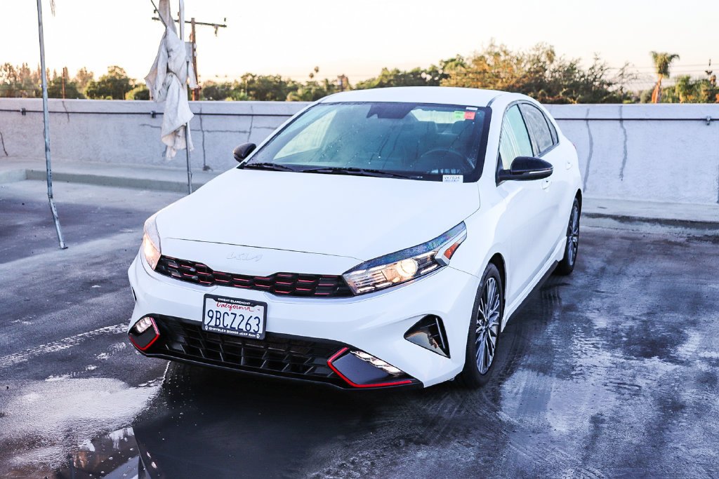 Used 2022 Snow White Pearl Kia GT-Line image 4