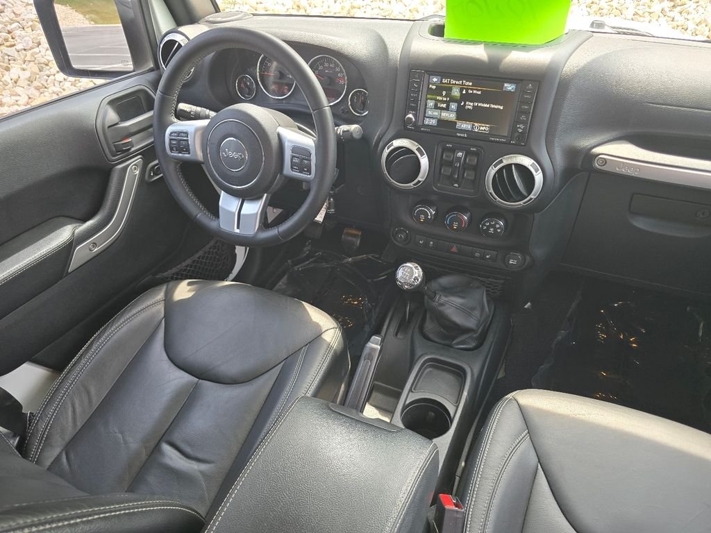 Used 2016 White Jeep Unlimited Rubicon image 32