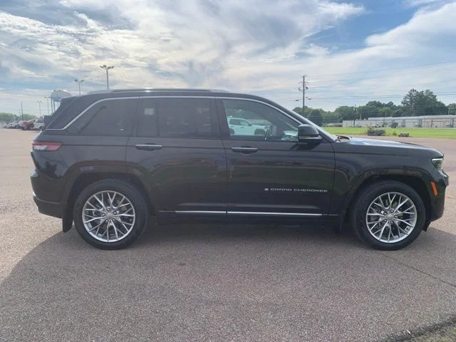Used 2023 Brown Jeep  image 7