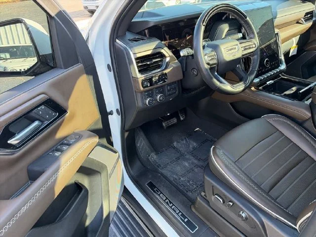 Used 2025 White Frost Tricoat GMC Denali Ultimate image 16