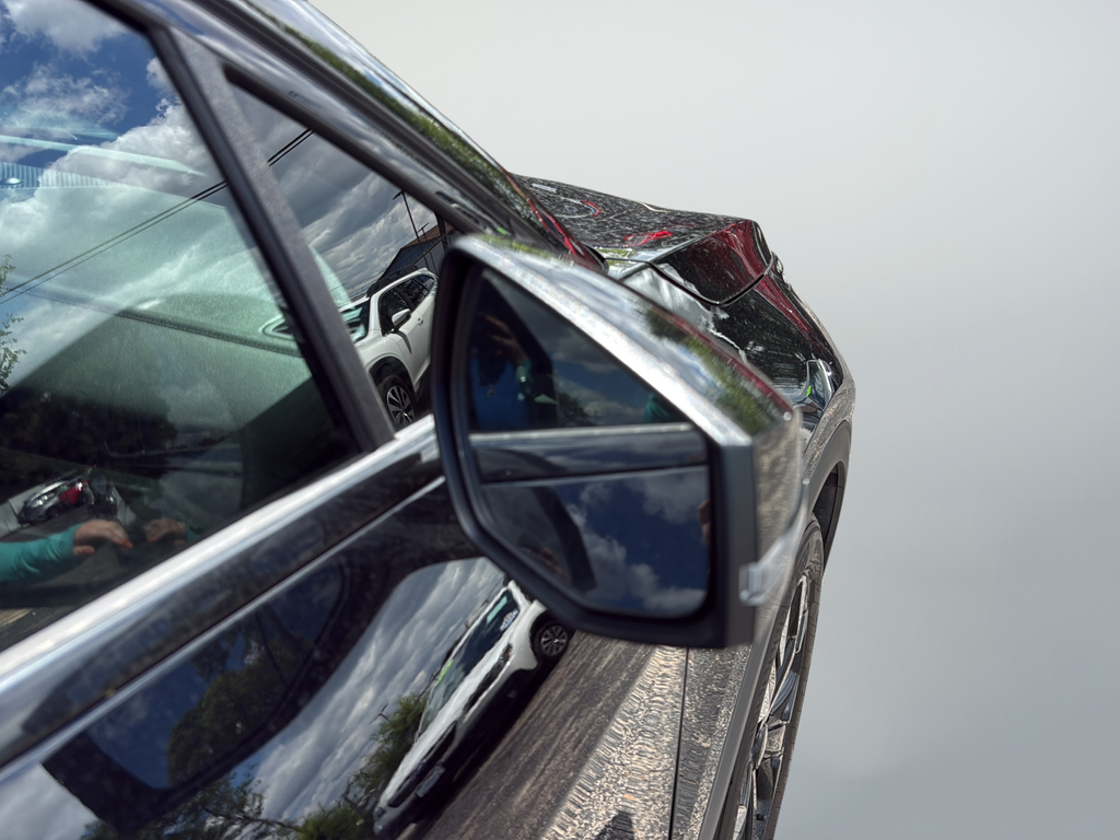 Used 2024 Black Kia X-Line image 9