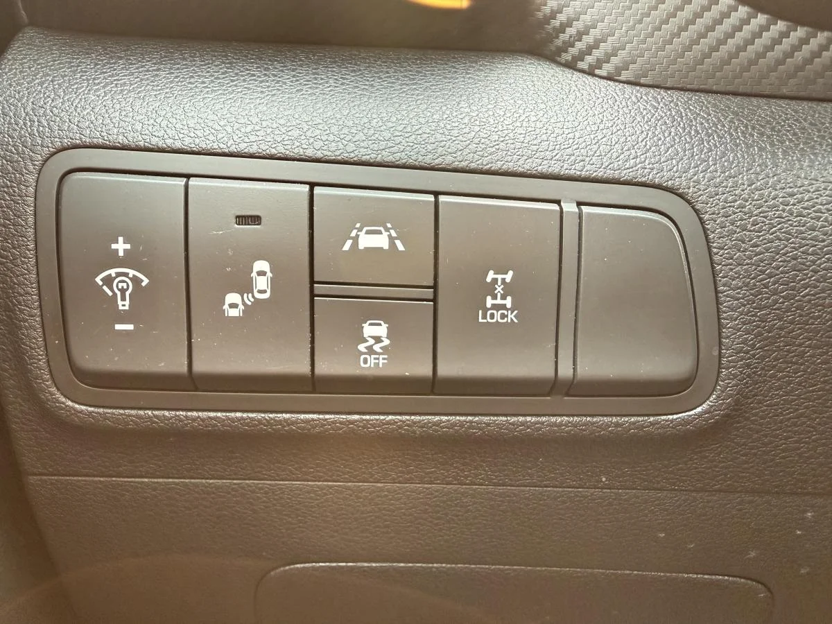 Used 2021 White Hyundai Urban Edition image 29