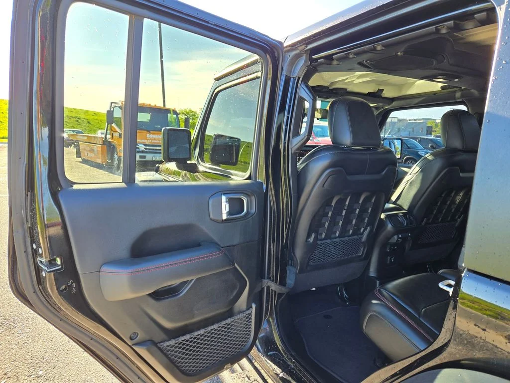 Used 2018 Black Jeep Unlimited Rubicon image 29