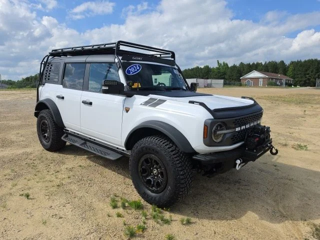 Used 2024 White Ford Badlands image 3