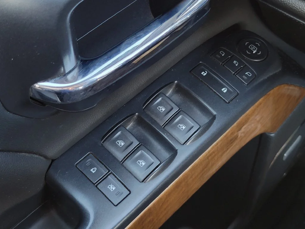 Used 2019 GRAPHITE METALLIC Chevrolet LTZ image 27