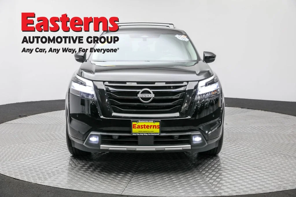 Used 2023 Black Nissan SL image 2