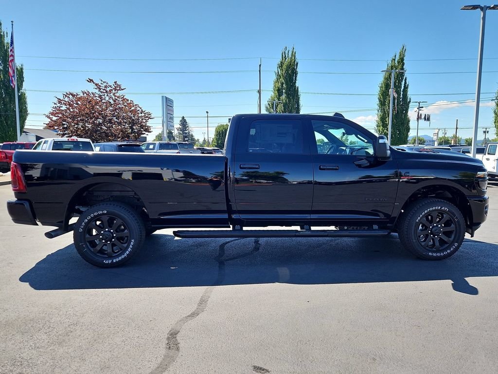New 2026 Diamond Black Crystal Pearl-Coat Exterior Paint RAM Laramie image 7
