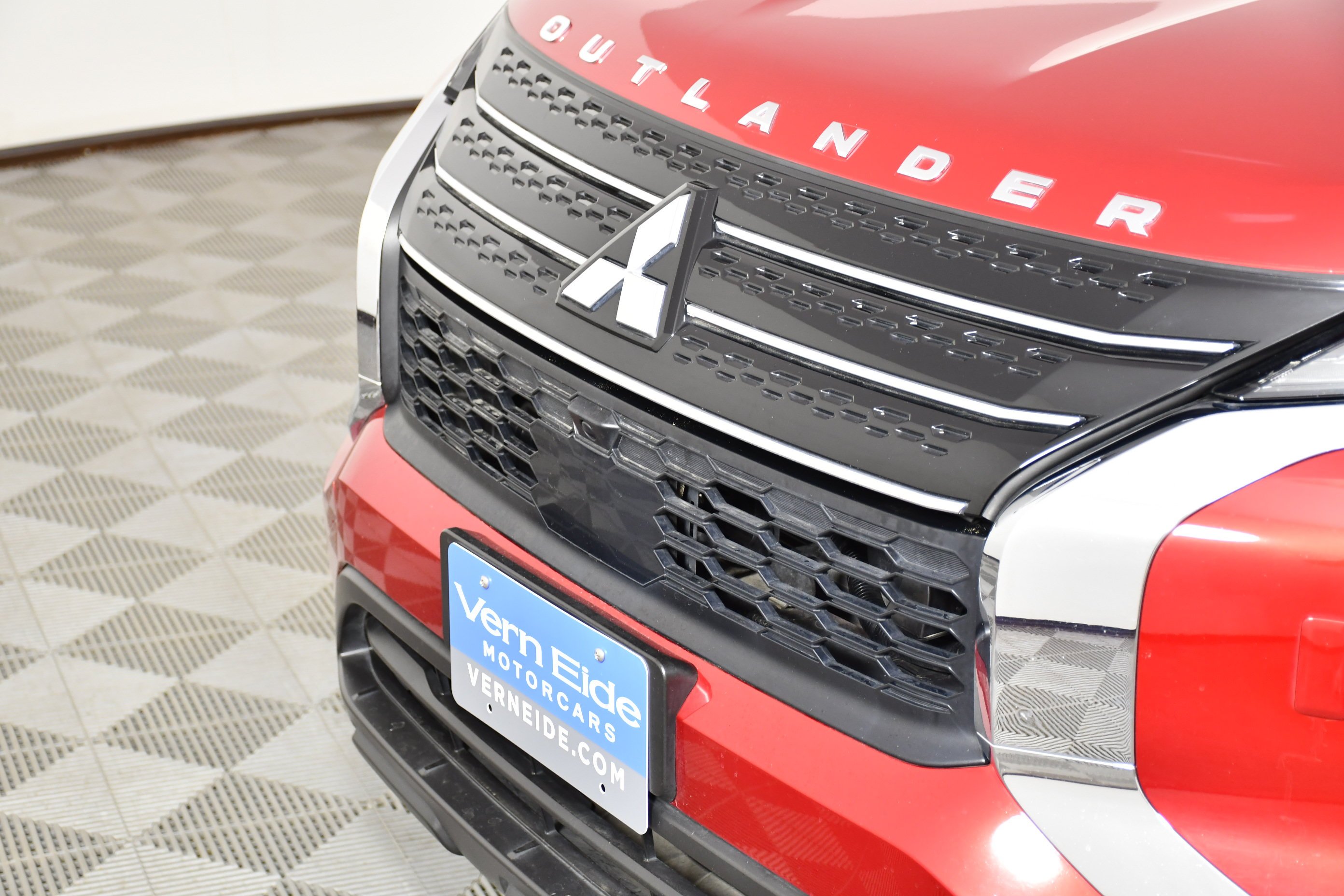 Certified Used 2024 Red Diamond Mitsubishi ES image 11