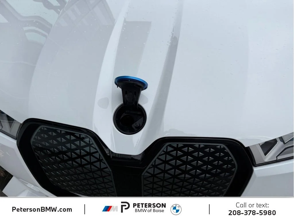 Used 2023 White BMW xDrive50 image 34