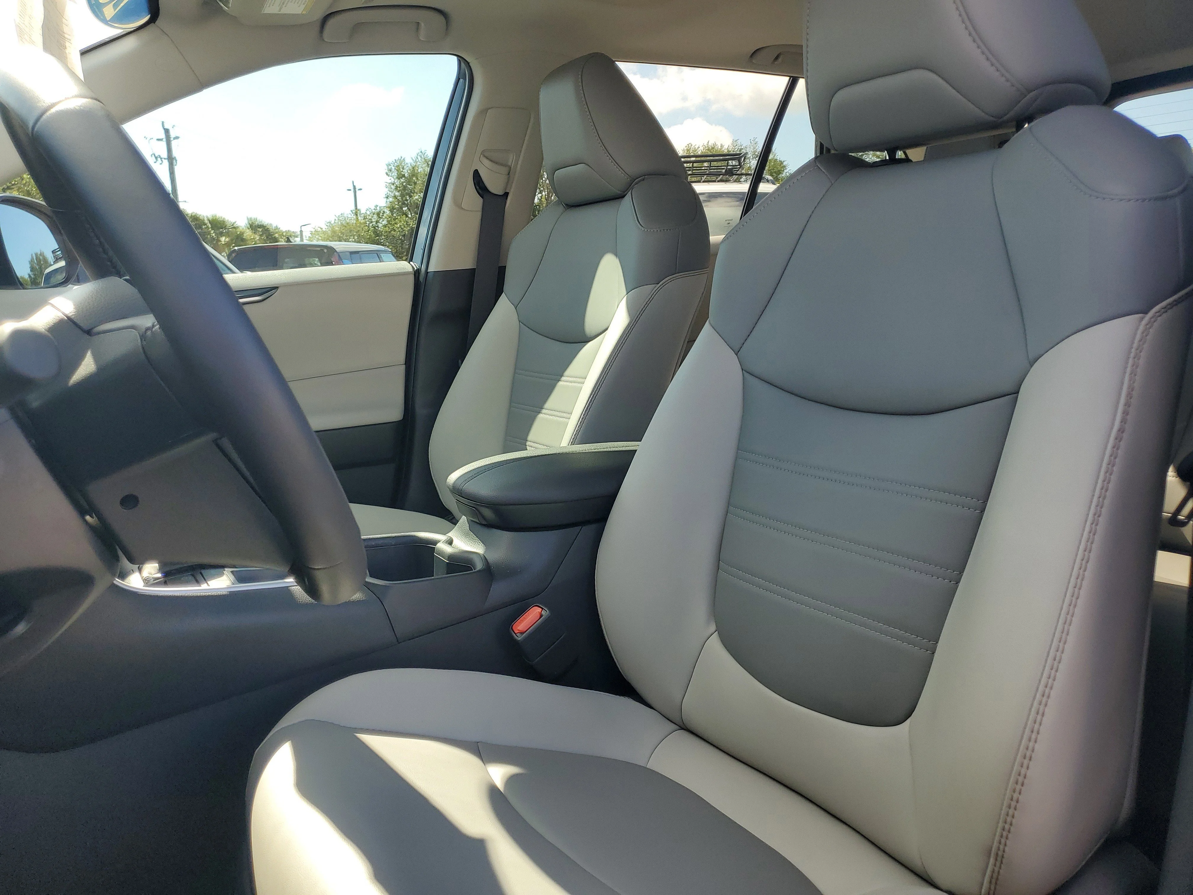 Used 2025 Magnetic Gray Metallic Toyota XLE Premium image 18