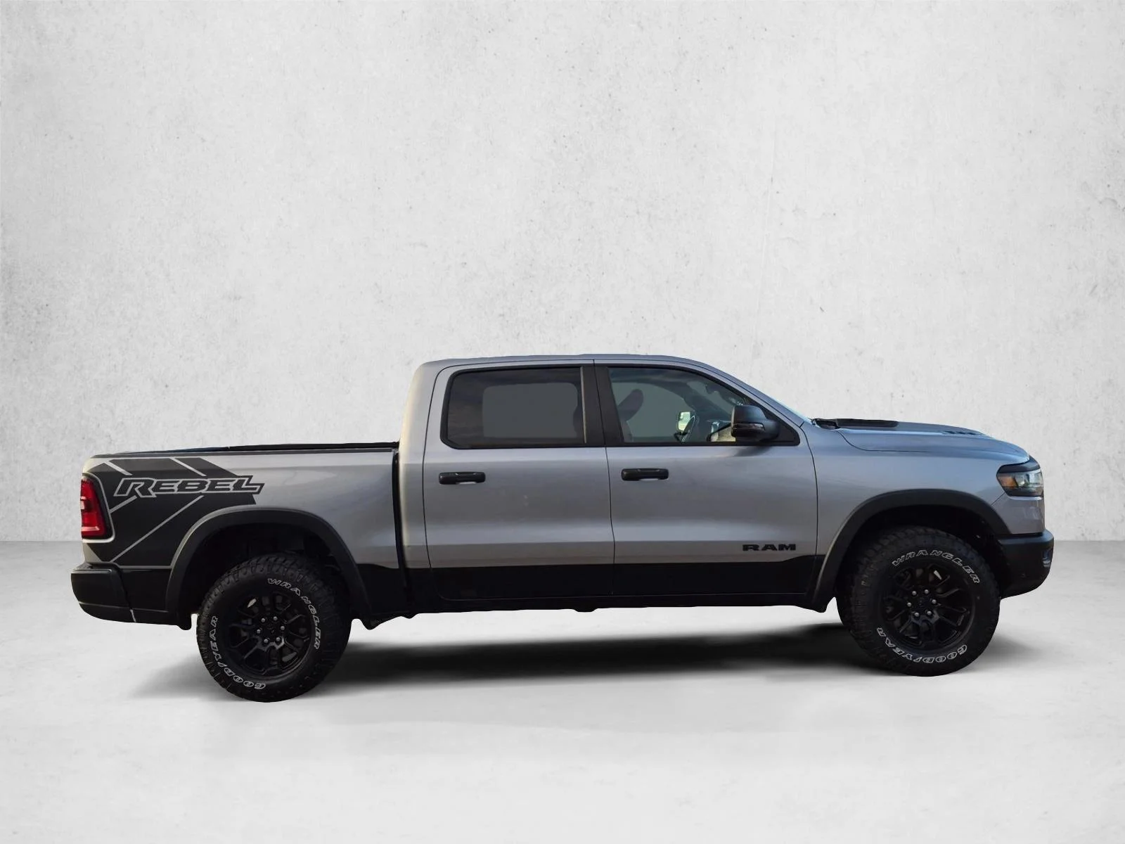 Certified Used 2025 Billet Silver Metallic Clearcoat Ram Rebel image 4