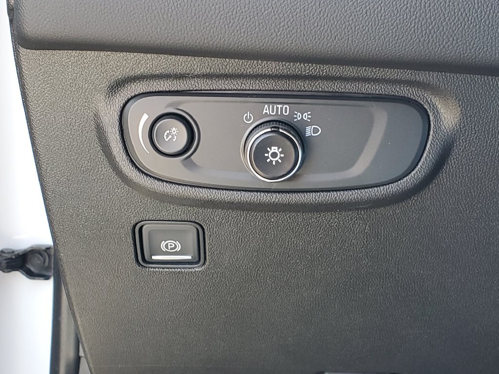 Used 2021 Summit White GMC SLE image 19