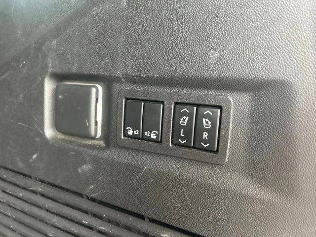 Used 2023 Gray Chevrolet Z71 image 24