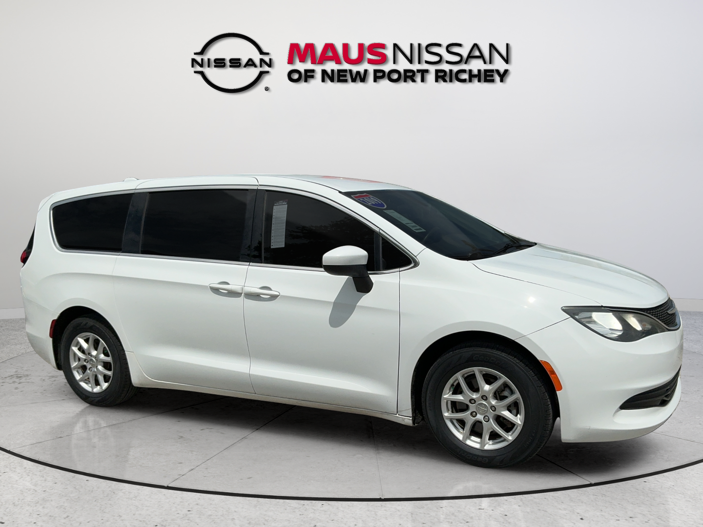 Used 2019 White Chrysler LX image 13