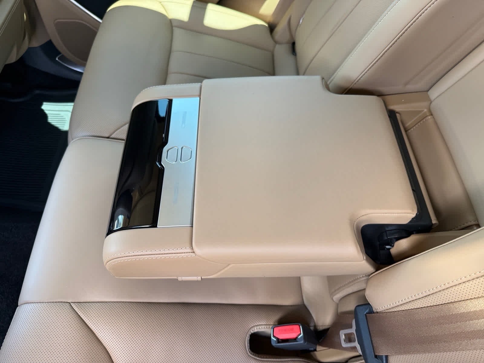 2025 Land Rover Range Rover SE - Photo 17