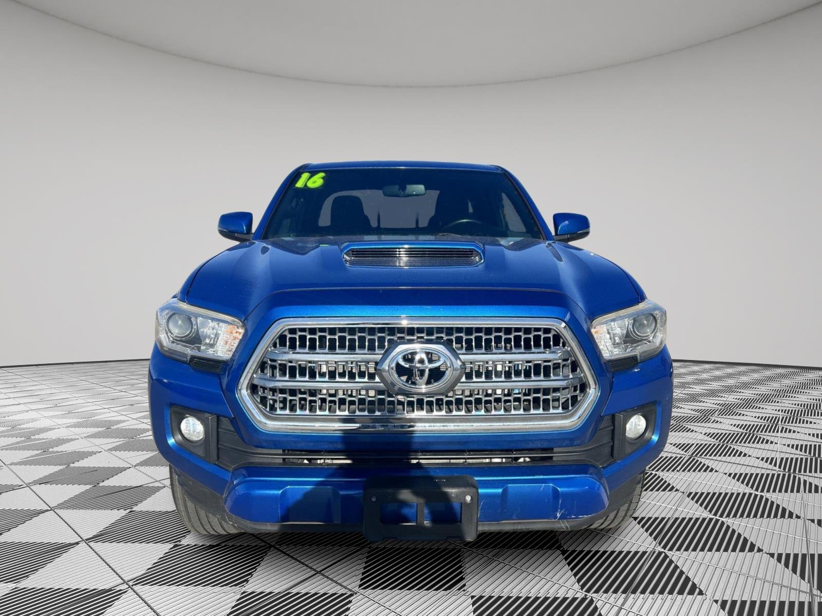 Used 2016 Toyota Tacoma TRD Sport with VIN 5TFSZ5AN3GX005331 for sale in Kansas City